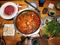 -野山舂·贵州现舂酸汤火锅(鸿通城店)