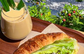 Australian Beef Croissant Sandwich