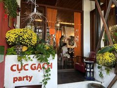 -Cuc Gach Quan Restaurant