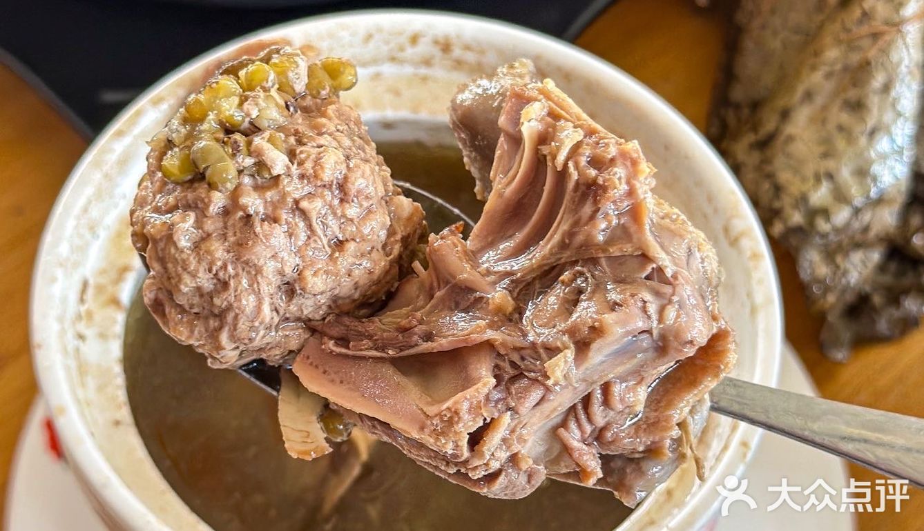 中山！柴火煲仔饭🍚排队吃…烟火气十足