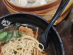 叉烧肉爆鱼面-大龙汤包