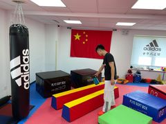 -adidas壹跆运动馆(世纪经贸大厦店)