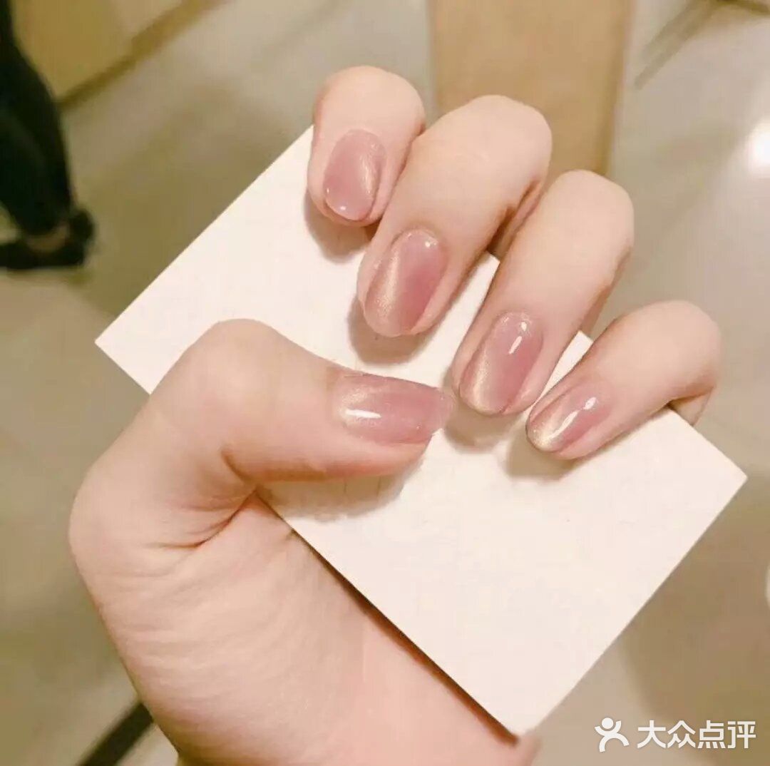 上班族做什么美甲？大方又精致得体~

