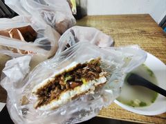 -烤鸭肉夹馍鸭汤店