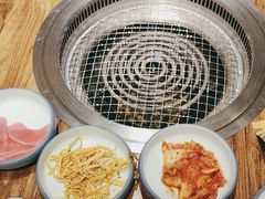 -明洞阿姨·韩式酱蟹烤肉·创意料理(三元桥店)