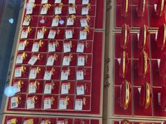 -恒一珠宝·回收黄金钻石奢侈品(灵岩南路店)