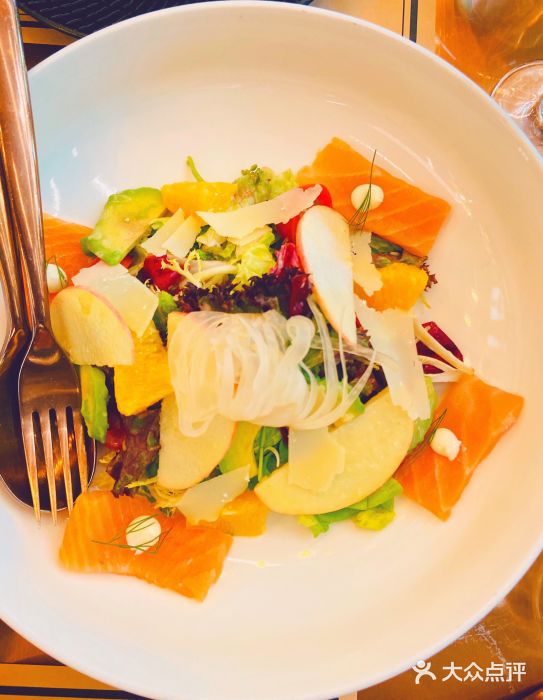 光明玖壹玖(西藏北路店)挪威三文鱼沙拉图片
