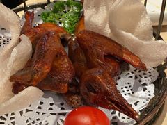 秘制脆皮乳鸽-避风塘(宝山万达店)