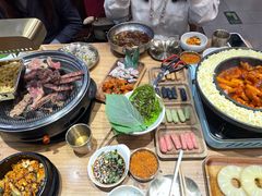 -青瓦餐厅·生鱼片·韩园烤肉(西塔店)