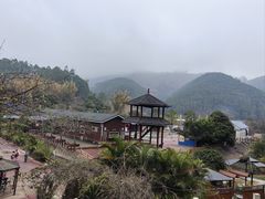 -十万大山布透温泉