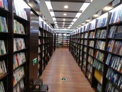 -新华书店(泉城路店)