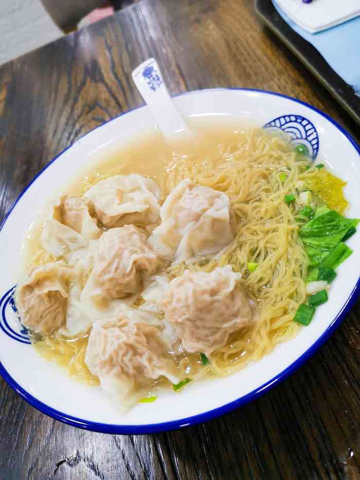 大肉云吞-"「虾仁鲜肉云吞」肉质很细腻鲜香,口感稍脆.