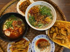 -爆炸头阿姨小四川正宗川味小吃(无任何分店)