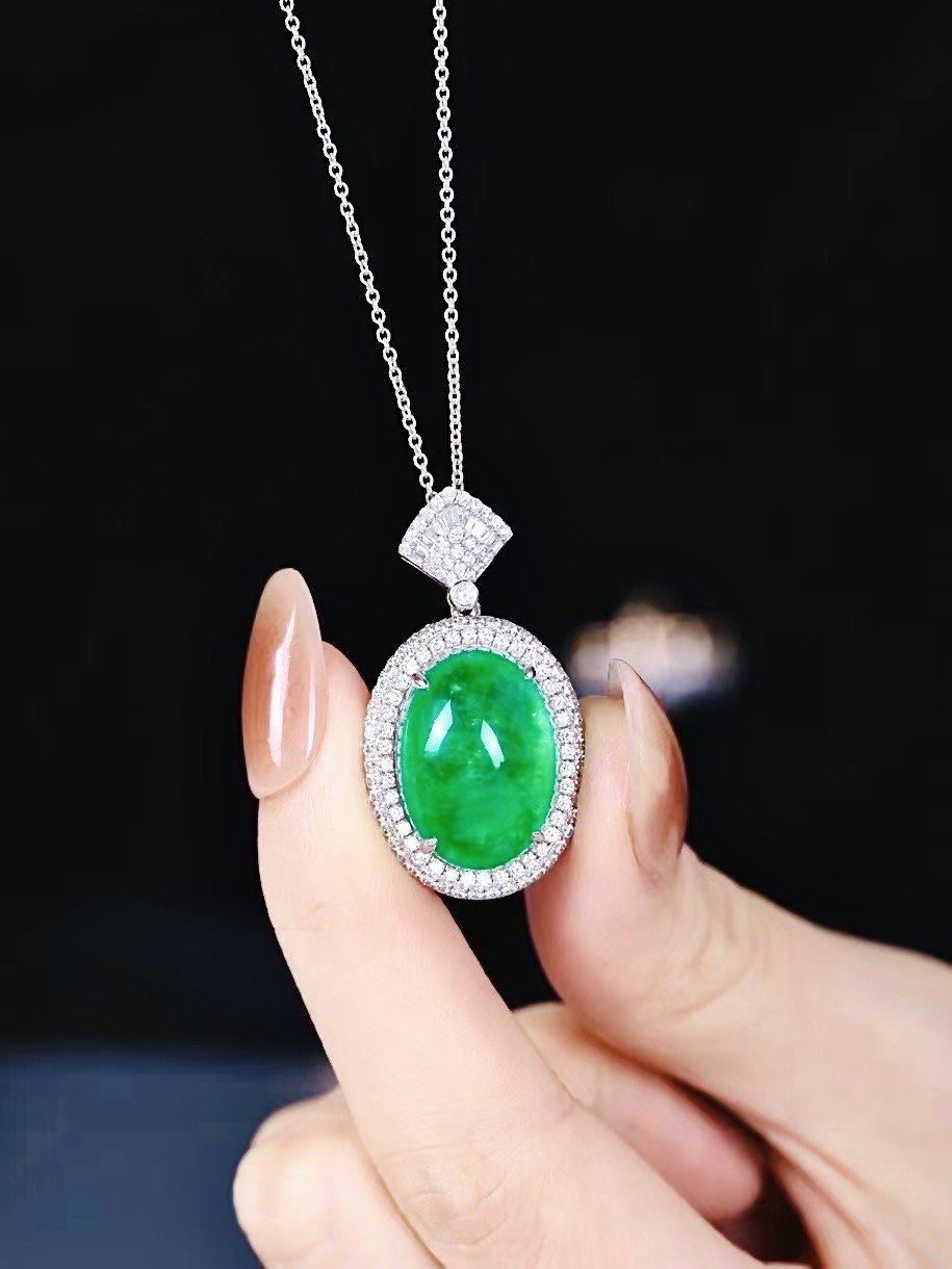 素面祖母绿吊坠