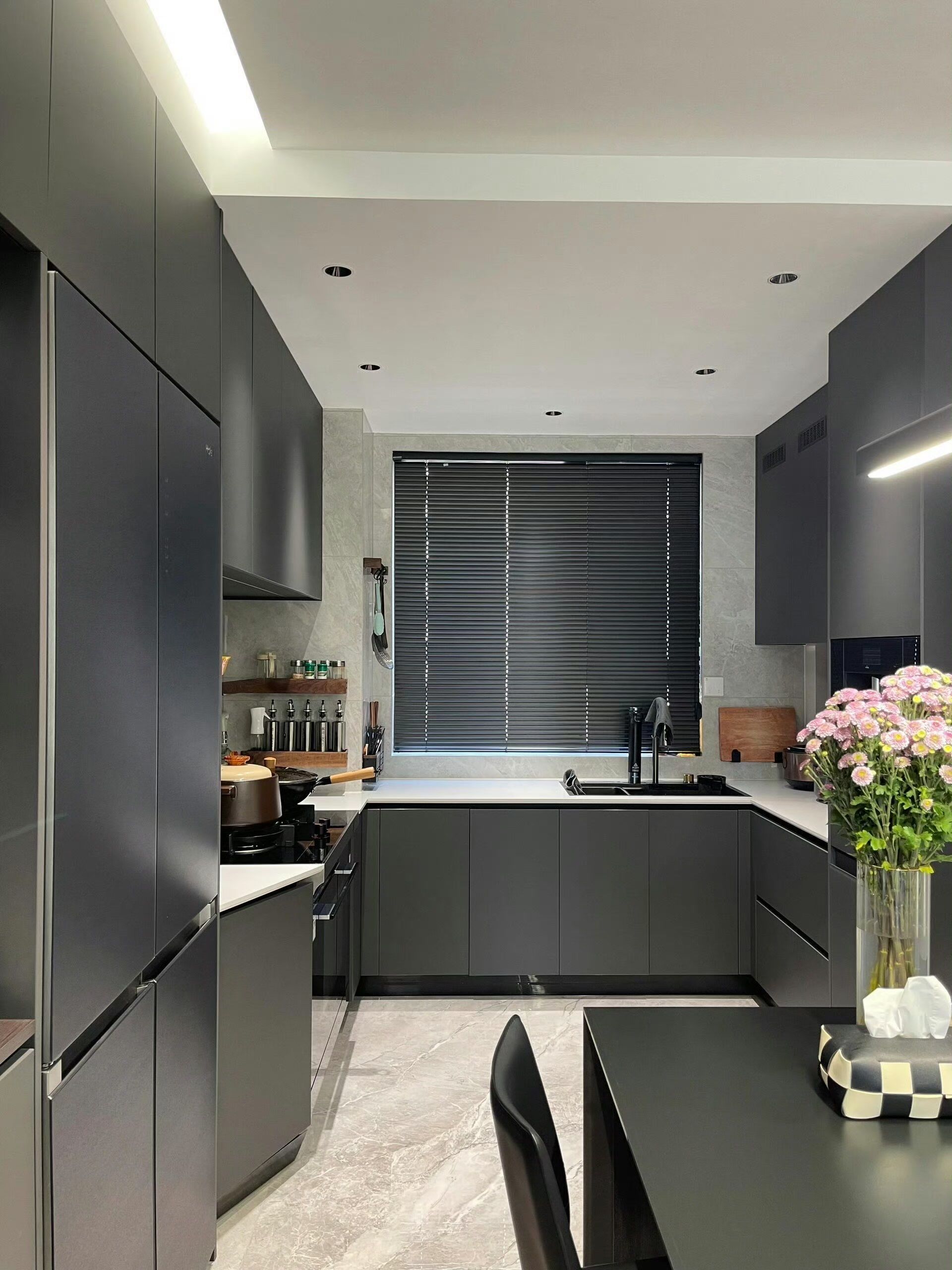 高级灰现代极简风开房式厨房