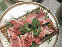 -草家酱蟹炭火烤肉店(珲春南路二店)