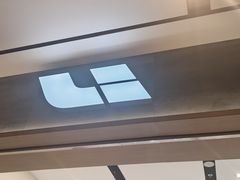 -理想汽车(世纪汇店)