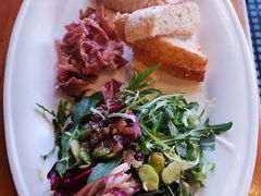 焗布里芝士配蚕豆和帕尔马火腿-PIZZA BIANCA(万象城店)