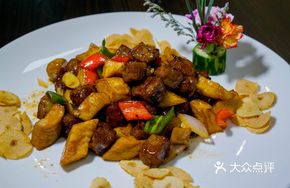 Garlic Stir-Fried Australian Beef Cubes