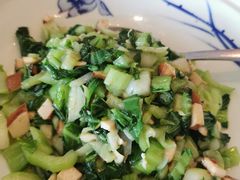 青菜炒豆干-芳草地度假酒店·野炉中餐厅