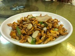 炒松茸-邱二餐馆