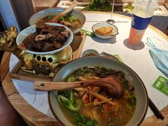 -百春原湖南牛肉粉(百联世纪店)