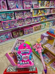 -卡通派潮品玩具折扣仓(青岛新城吾悦广场店)