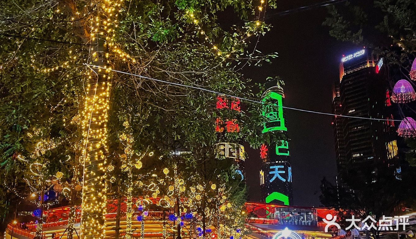 成都最热闹夜市免费逛，潮玩打卡亲子遛弯