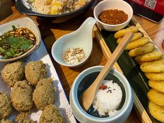 -野山舂·贵州现舂酸汤火锅(鸿通城店)