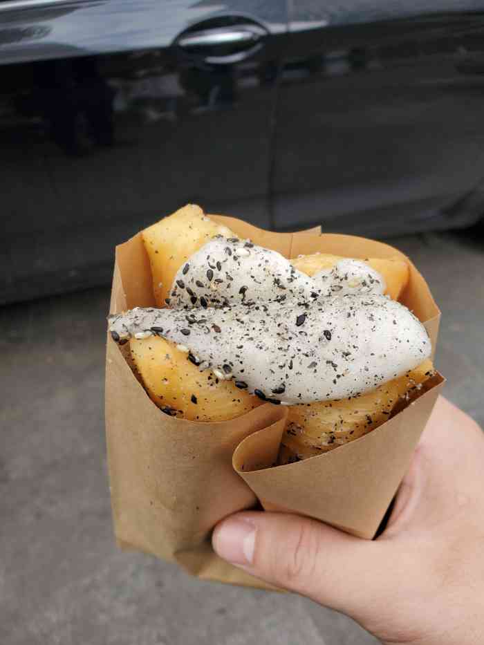 记亦抄纸巷油条包麻糍-"终于吃到了他们家的油条包麻糍了!很好找,.