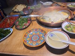 -洱火云南酸菜牛肉火锅(石景山当代商城店)