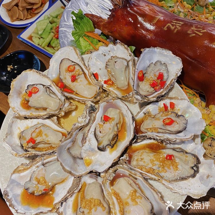 不是吧!请吃烤乳猪还不够有排面?