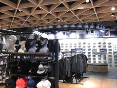 -阿迪达斯(百联徐汇商业广场运动旗舰店)