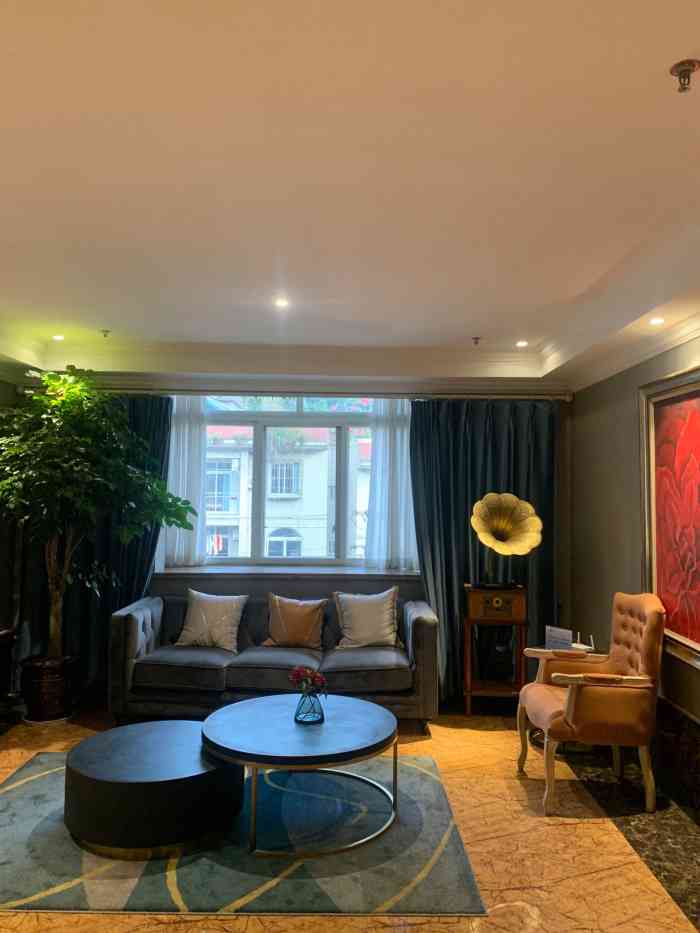 学府花园酒店(乐山大佛店)-"来乐山走亲戚,表哥给定了这家酒店,几年前