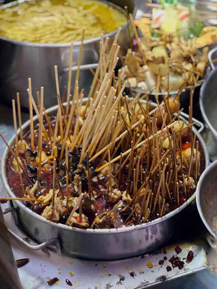 老四川麻辣烫-"要我说回头客最多的麻辣烫当属厚中麻辣烫了.