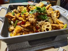 招牌悦蓉牛蛙干锅-精悦蓉(松江万达广场店)