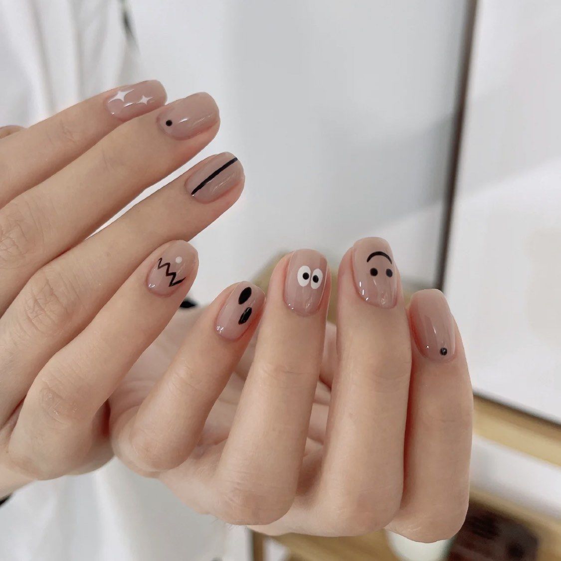 超可爱手绘线条美甲