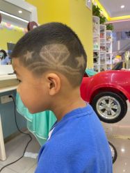 -爆米花儿童美发乐园