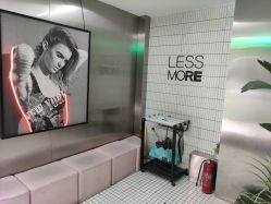 -LESSMORE科技头皮理容中心