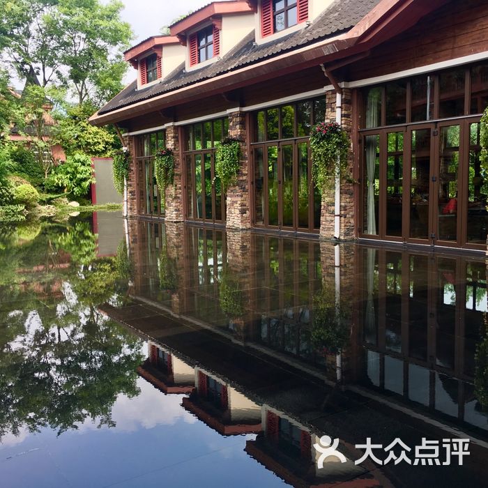 青城山原石滩酒店餐厅