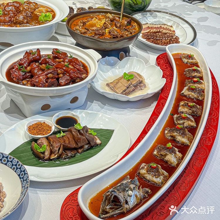 成都美食地标,双子塔旁边的一栋『吃货大楼』