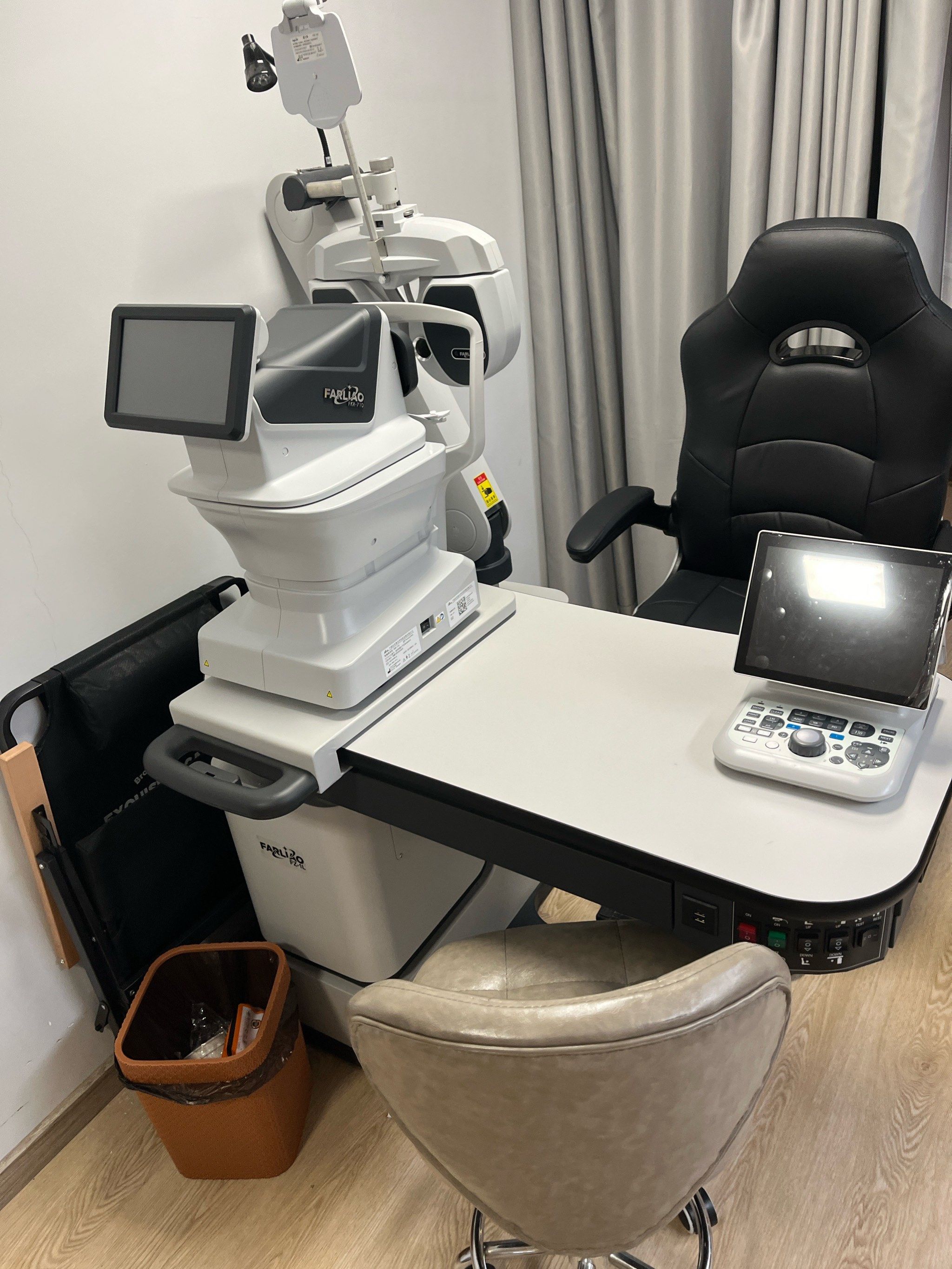 8💰
设备仪器很专业全面,
小姐姐建议很中肯,配镜