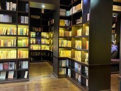 -钟书阁(松江泰晤士小镇店)