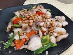果仁炒生鱼片-禄源公·老莞诚饭店