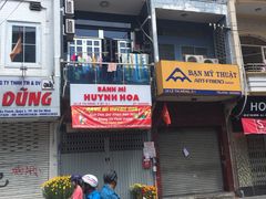 -Bánh Mì Huynh Hoa