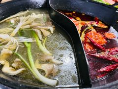 鸳鸯锅-重庆故事姊妹老火锅(财经学院店)