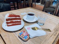 红丝绒蛋糕-房角石咖啡与书(吉大南校店)