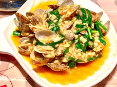 -肥肥虾庄·金牌油焖大虾(汉街SKP店)