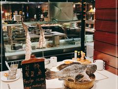 面包甜点陈列柜-顺德美的万豪酒店·自助餐·贡厨