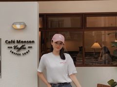 -Café Monson